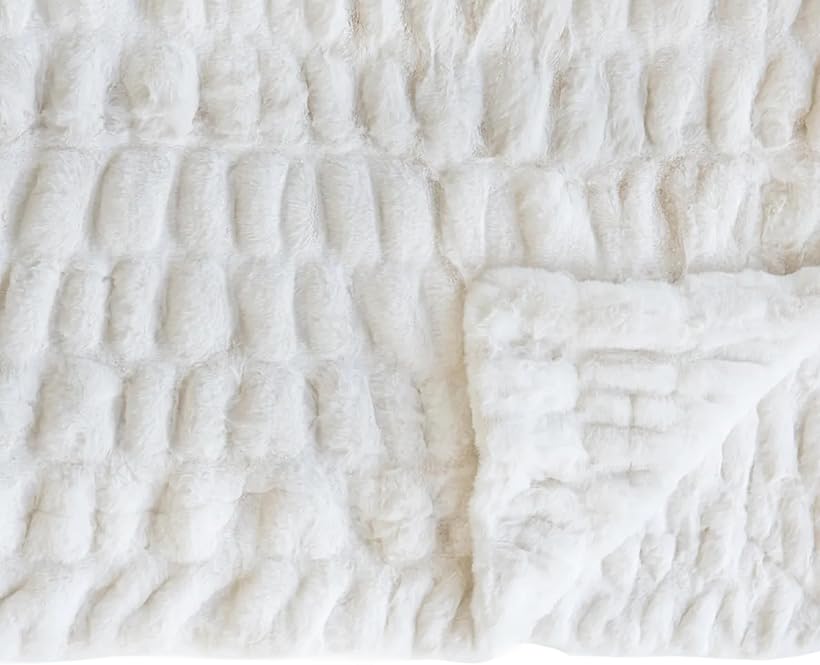 Minky Couture Hugs Blanket Machine Washable Grande, Cream